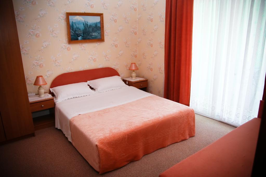 Apartments Katarine Zrinske Vodice Exterior foto